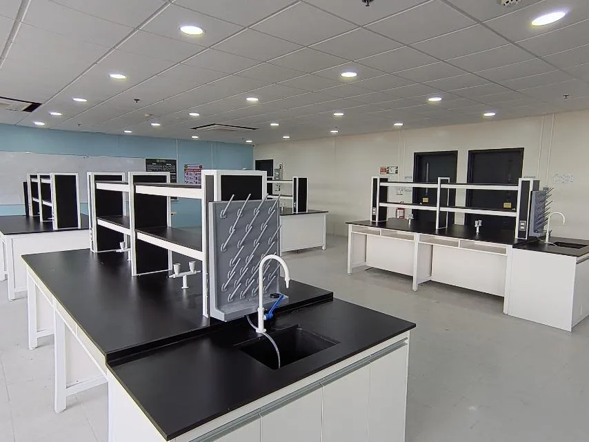 IEMI – GLORIA E. MENDOZA – Biology Laboratory